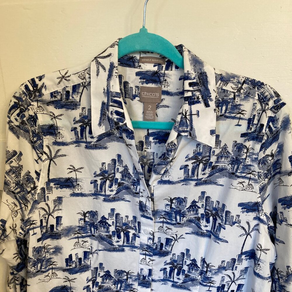 Chicos Size 2 = L /14 No Iron Button Down Stretch Top Easy Care